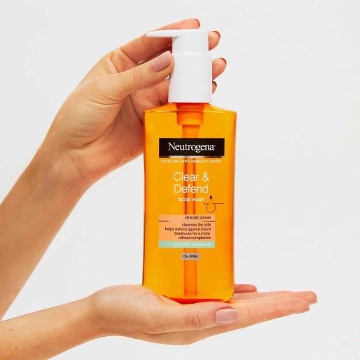 ژل شستشوی صورت نوتروژینا مدل Clear & Defend
