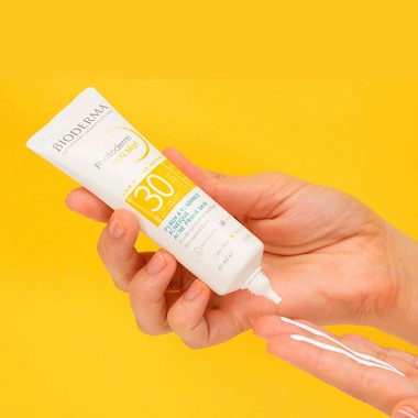 ضد آفتاب فلوئیدی فتودرم پوست چرب بایودرما - Potoderm AKN... 2